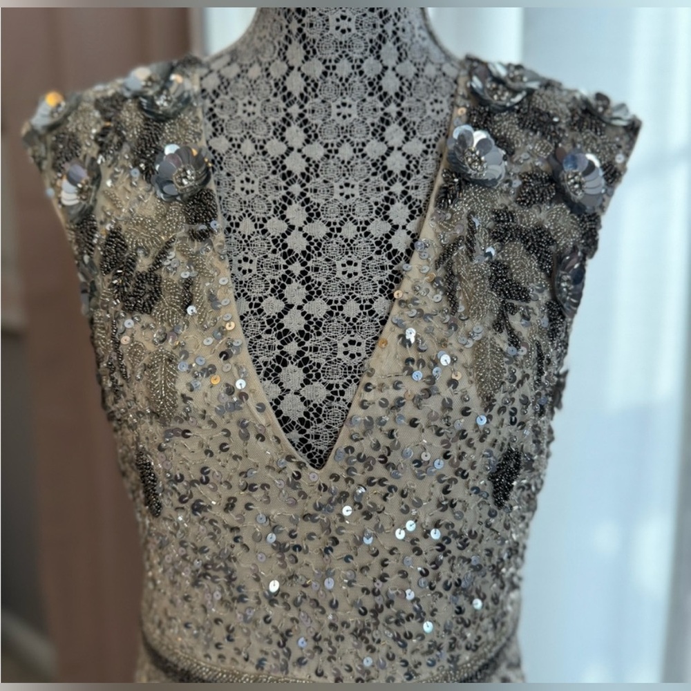 MAC DUGGAL
White and Silver Embellished V Neck Cap Sleeve Sequin Gown - Picture 5 of 8